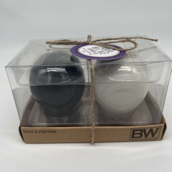 NEW Silver Buckle Supply Co Sugar Skulls Salt And Pepper Shaker Set - Picture 2 of 4